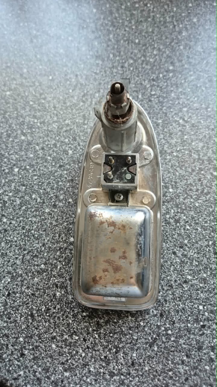 Cadillac 1958 elhissknapp, cigarettändare och askkopp